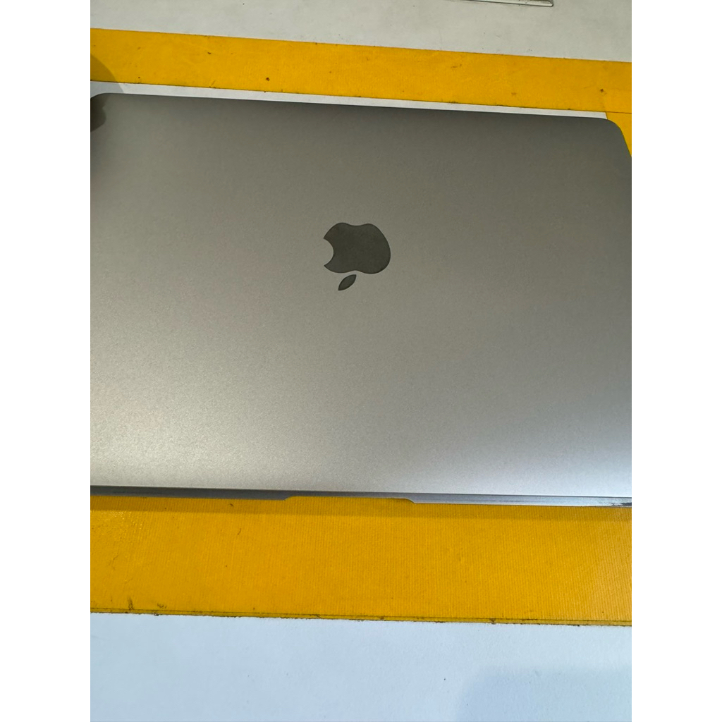 Macbook Air 2021 second berkualitas