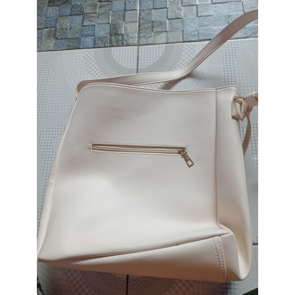 tas selempang warna putih