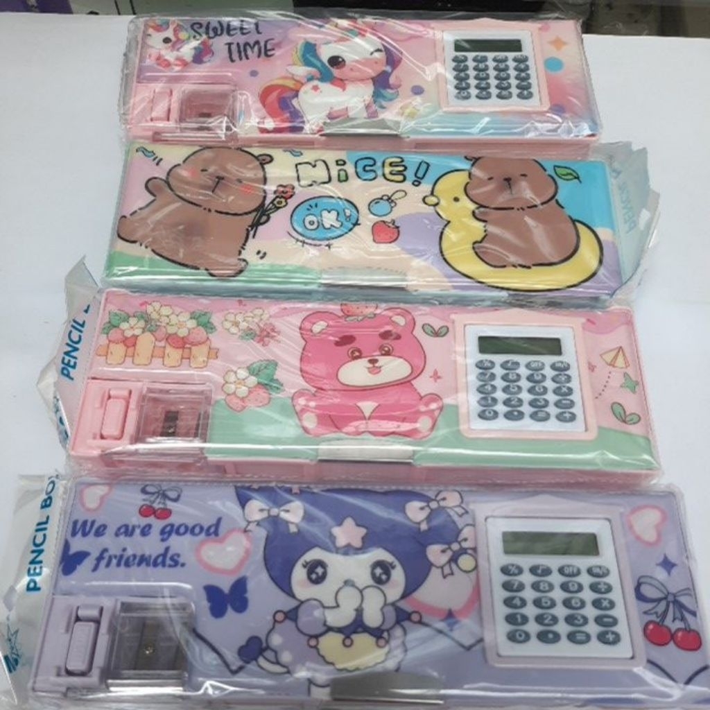 

Tempat pensil kalkulator 2 tingkat tersedia serutan motif untuk anak perempuan/cewek