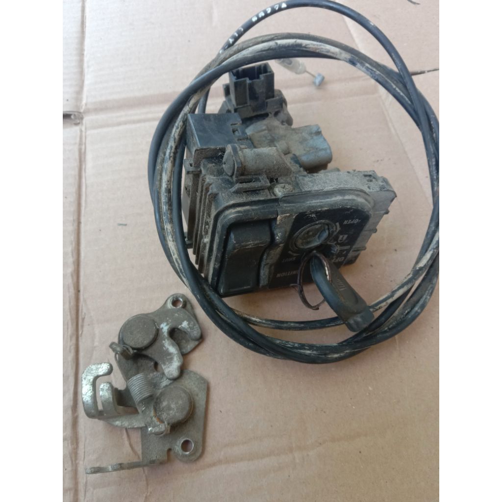 rumah kunci vario 125 150 original copotan +belakang