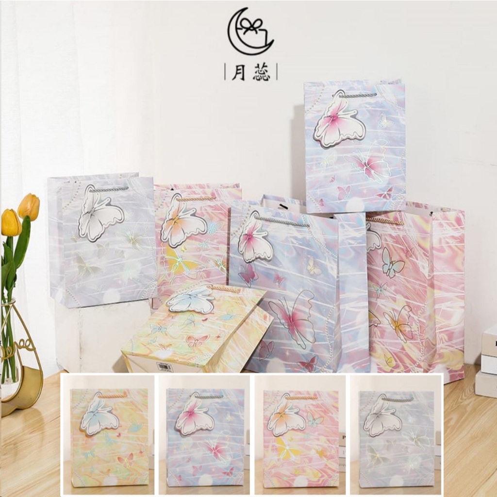 

Grosir Isi 12 Pcs Campur Warna - Tas Kertas Kado Motif Kupu-Kupu Ukuran Besar 32x26x12 cm | Paper Bag Hadiah Ulang Tahun & Hampers Elegan
