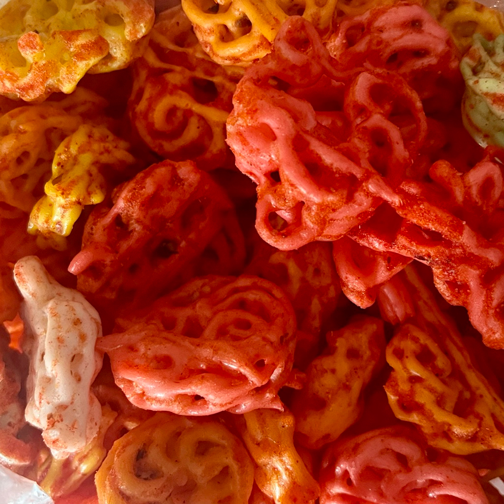 

KRUPUK VIRAL RAFAEL WARNA BANTAT JELETOT EKSTRA PEDAS 250gr ALMA.SNACK