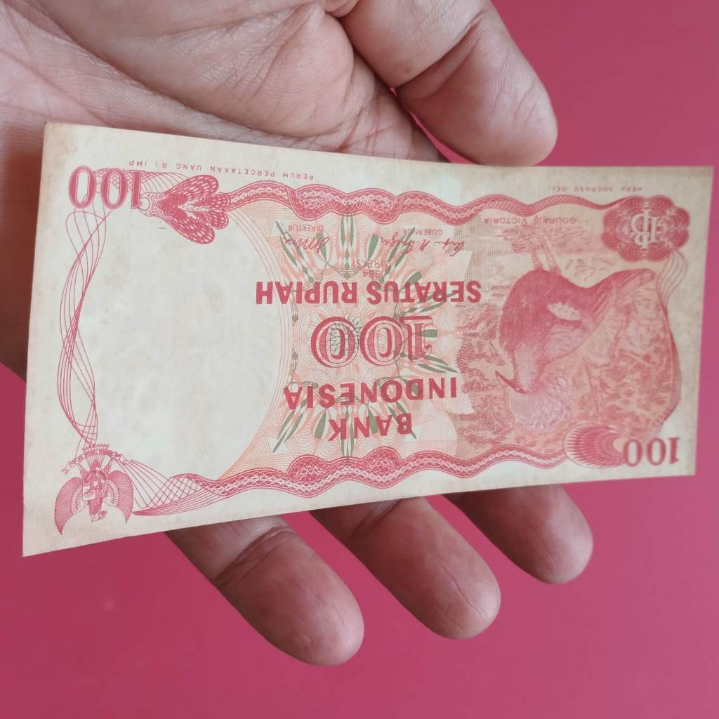 Uang Kuno Kertas Rp 100 Tahun 1984 Burung Goura Victoria UK 005