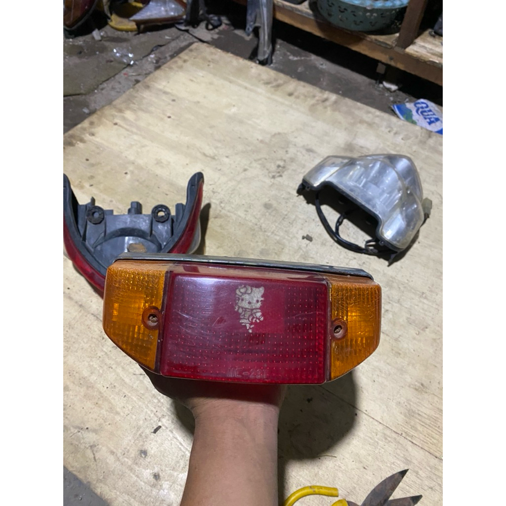 stoplampu belakang astrea prima copotan