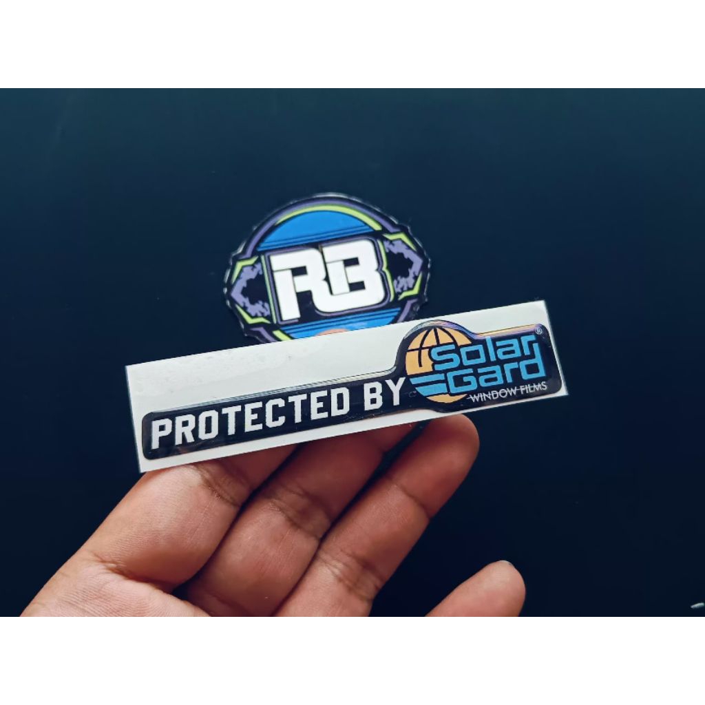 Emblem kaca film SOLAR GARD timbul lentur PROTECTED BY SOLAR GARD