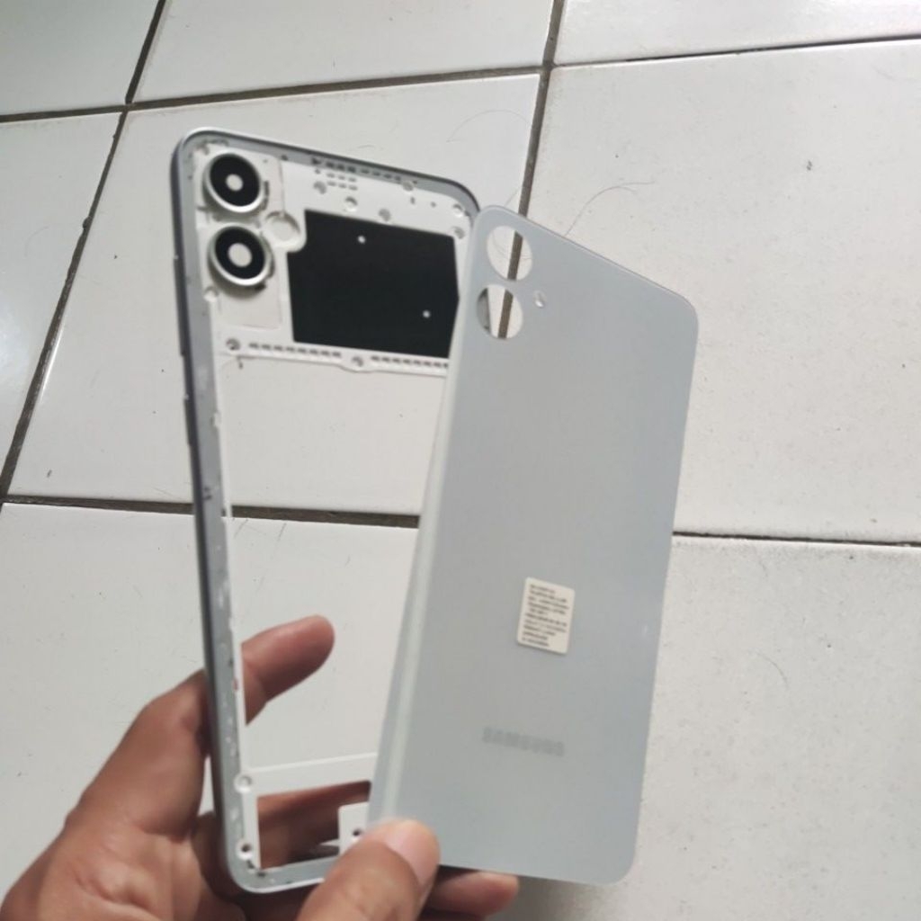 back door dan tutup mesin samsung a05 copotan