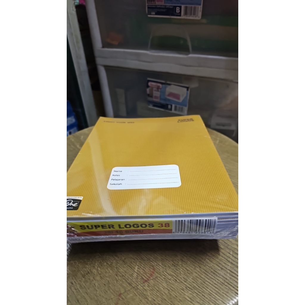 

Buku tulis paperone super logos 38 / Buku tulis 38 sampul coklat paperone / Buku tulis cover coklat super logos 38 / Buku tulis paperone 38 super logos / Buku kwarto paperone sampul 38 / Buku tulis kwarto super logos paperone 38
