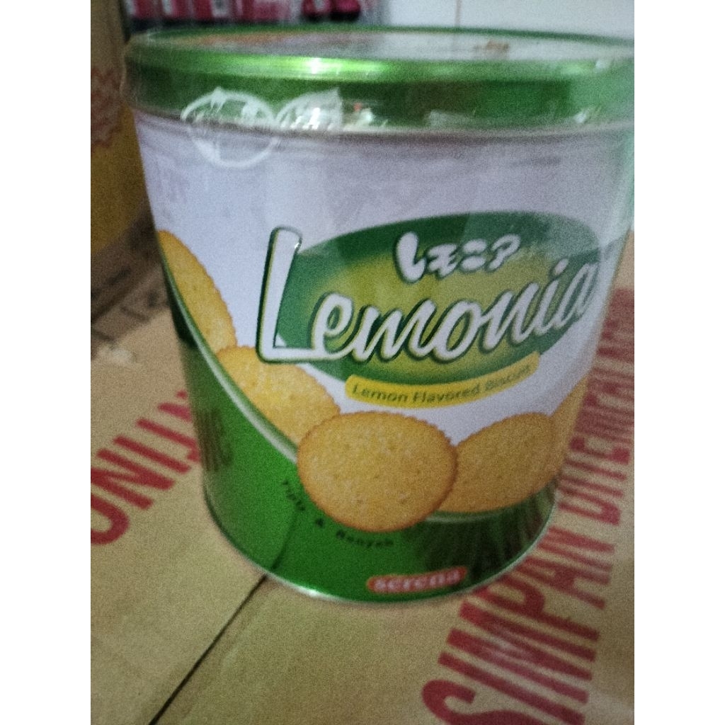 

Biskuit kaleng Lemovia 650g