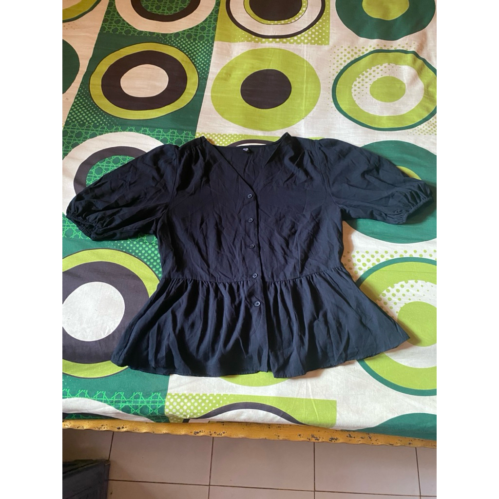 Baju hitam lengan balon