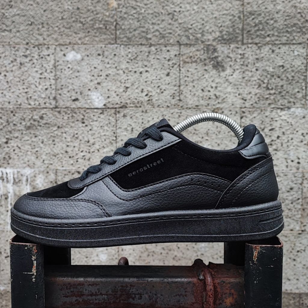 Sepatu Austin Full Black Aerostreet