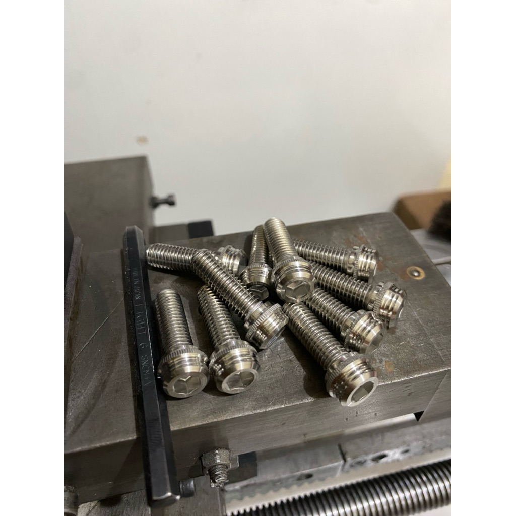 BAUT L M8 DRAT 12 STAINLESS CUSTOM KEPALA MOTIF GARIS PANJANG 2CM - 10CM