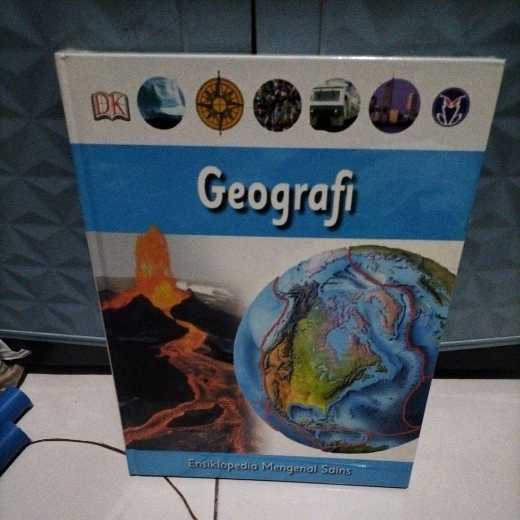 buku ensiklopedia mengenal Sains Geografi