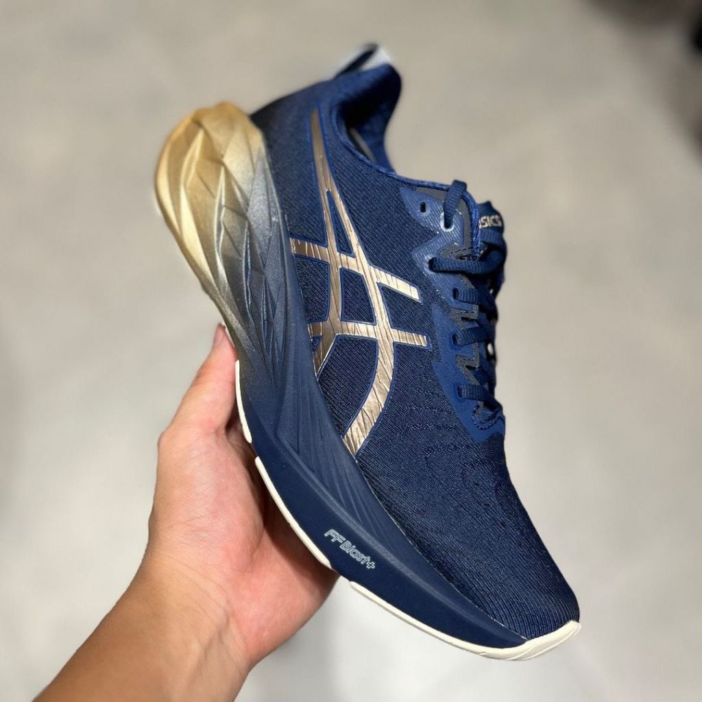 ASICS Novablast 4 Platinum