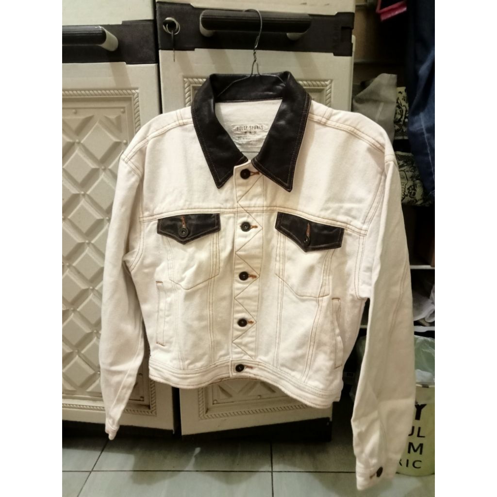 [PRELOVED] JAKET DENIM PULSE SPORT CROP LIGHT CREAM| BROKEN WHITE| KERAH KULIT