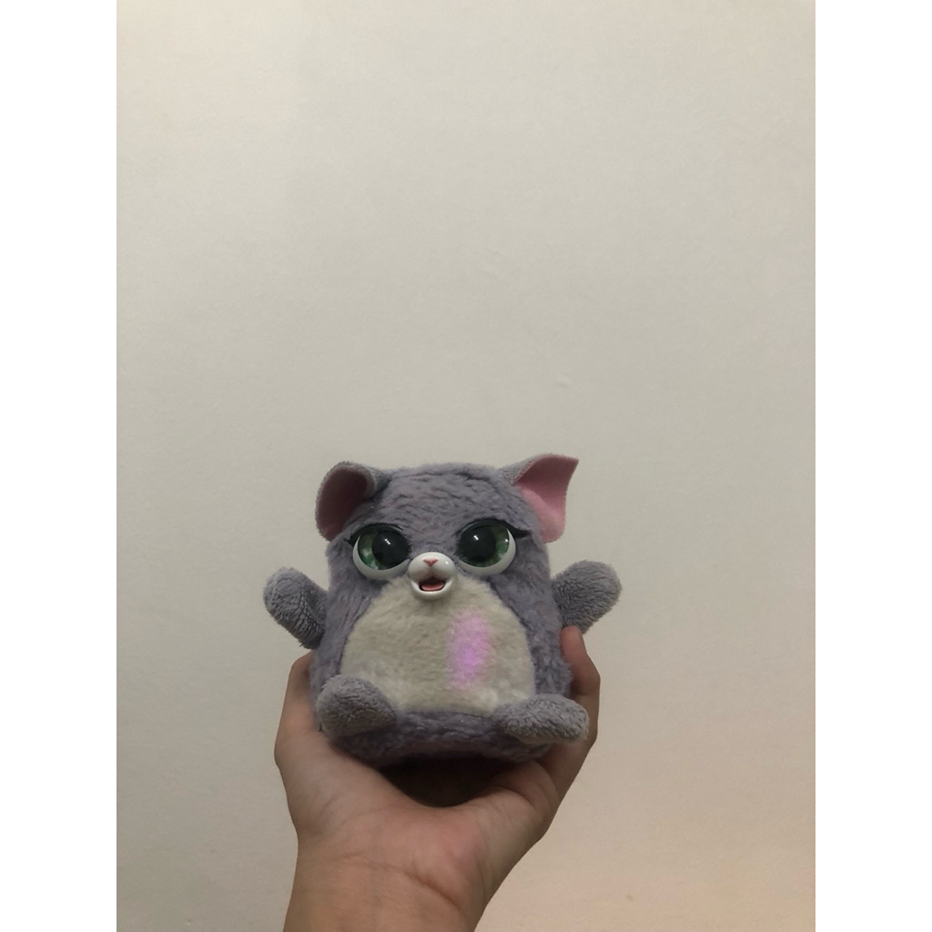 Preloved Mainan anak FurReal Fuzzalots Kitty Color-Change Interactive Feeding Toy