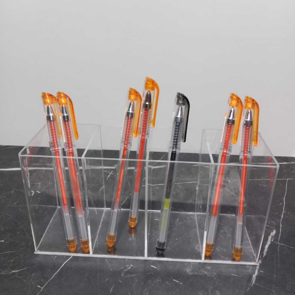 

Tempat Pensil 4 Kotak Ukuran 20 x 7 x 10 cm bahan Akrilik Tempat Alat Tulis Alat Kantor