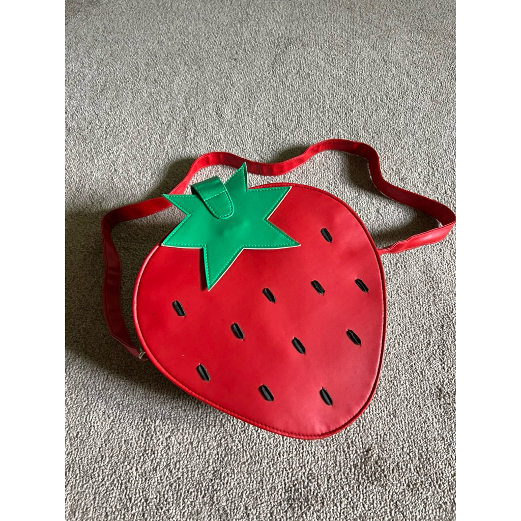 PRELOVED Tas Selempang Strawberry