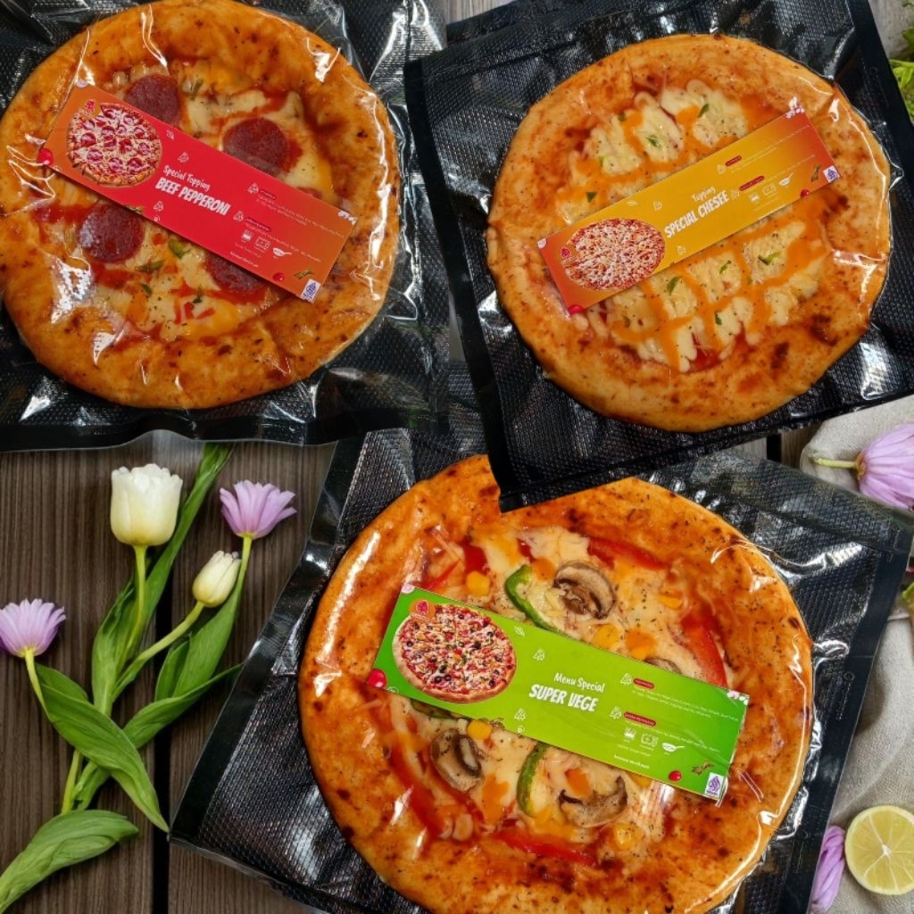 

Paket isi 3 pizza size 18cm.dengan banyak pilihan topping lengkap dengan free saos sambal