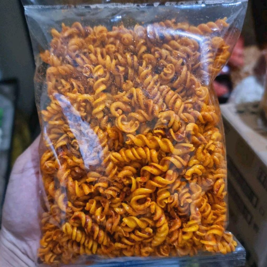 

MAKARONI SPIRAL CIKRUH 200GR PEDAS GURIH RENYAH ENAK CEMILAN SNACK MAKANAN