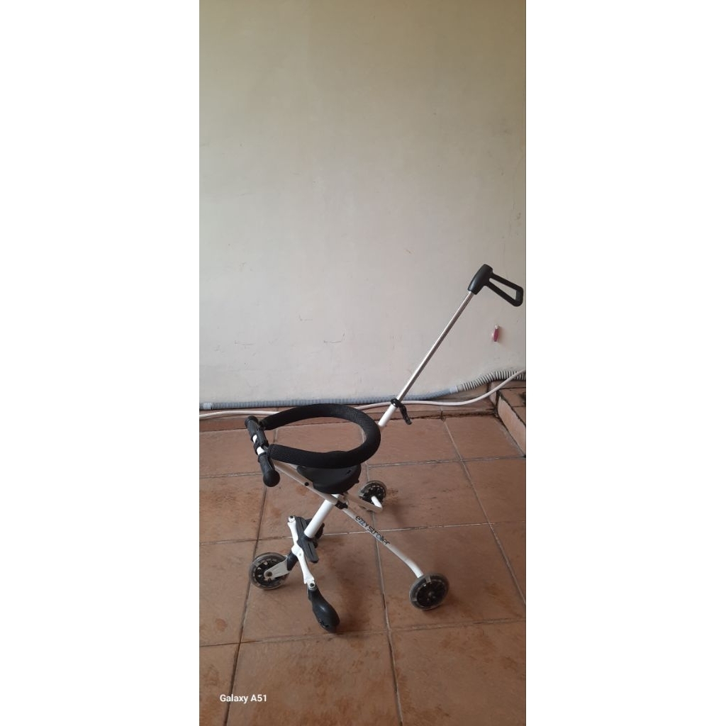preloved ezzy stroller roda 3 cocok utk anak balita