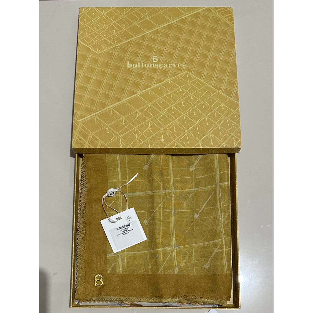 buttonscarves louvre preloved