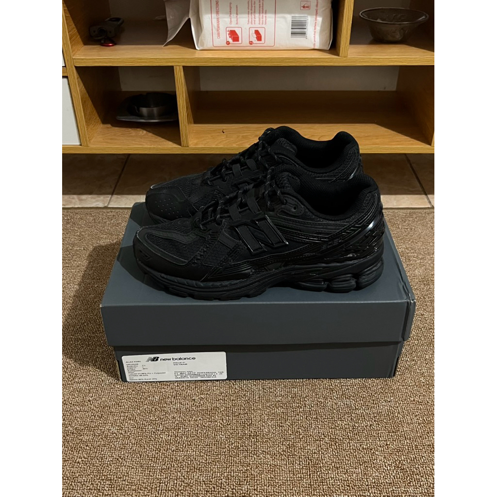 NEW BALANCE 1906U TRIPLE BLACK RESMI PT.MAP