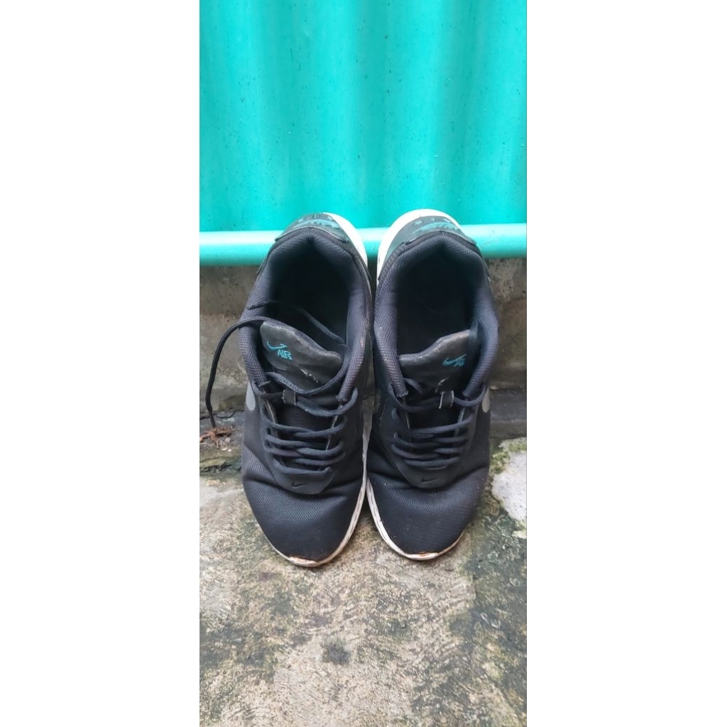 sepatu running size 44. insole 28 cm