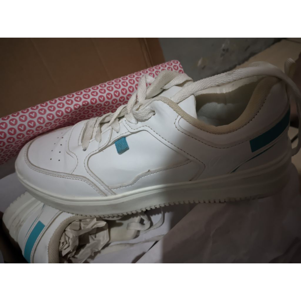 preloved sepatu airwalk putih women