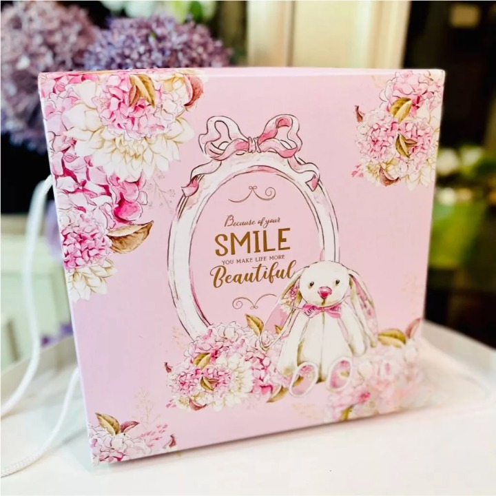 

Box Ukuran 22 X 22 X 12 Cm Box Hampers Box Hadiah Dus kado Box Kue Cake Box Sangjitan Tema Sweety Bunny