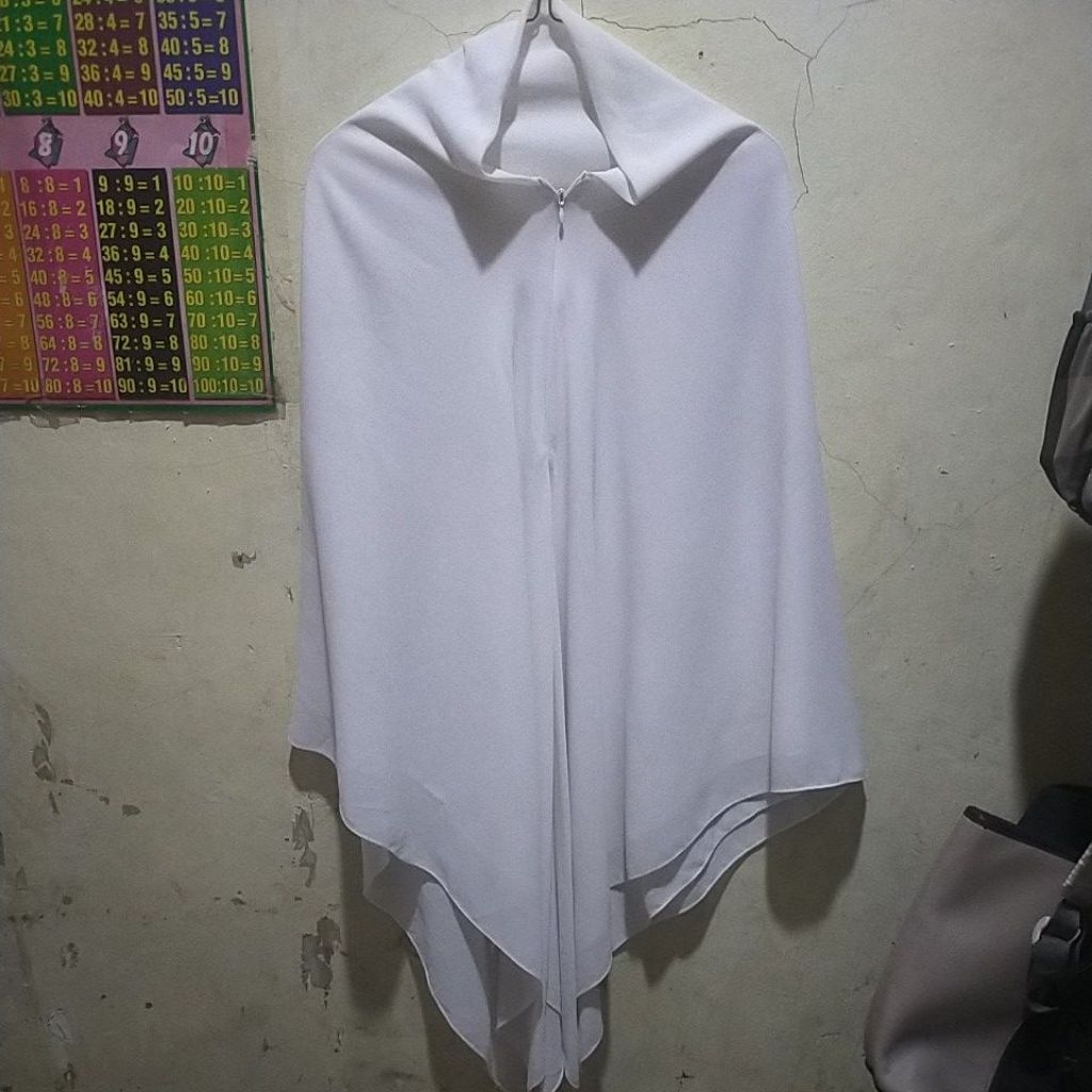 Preloved PL Khimar Hijab Resleting Ceruty Putih