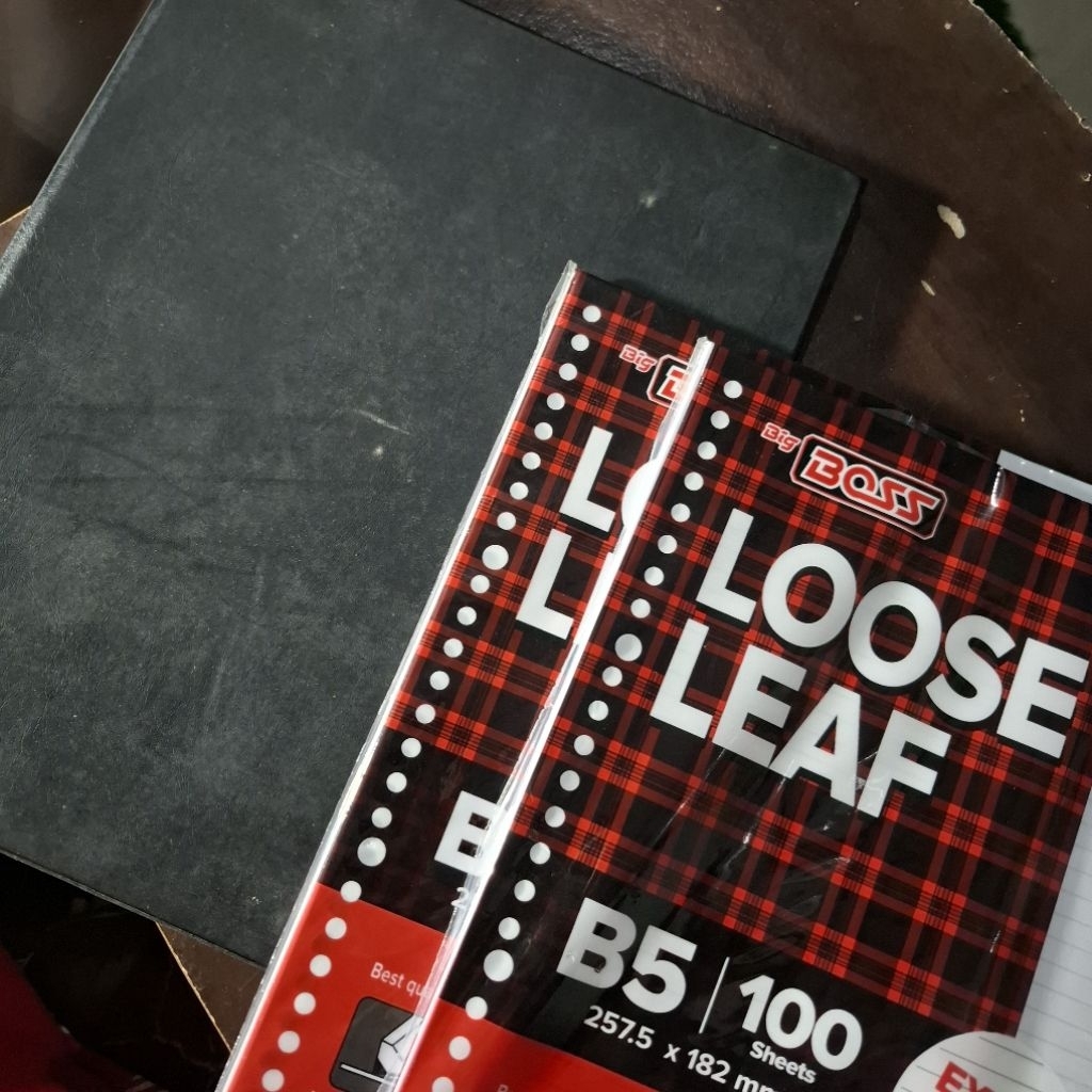 

[PRELOVED LIKE NEW] binder B5 hitam (free loose leaf dan pembatas)