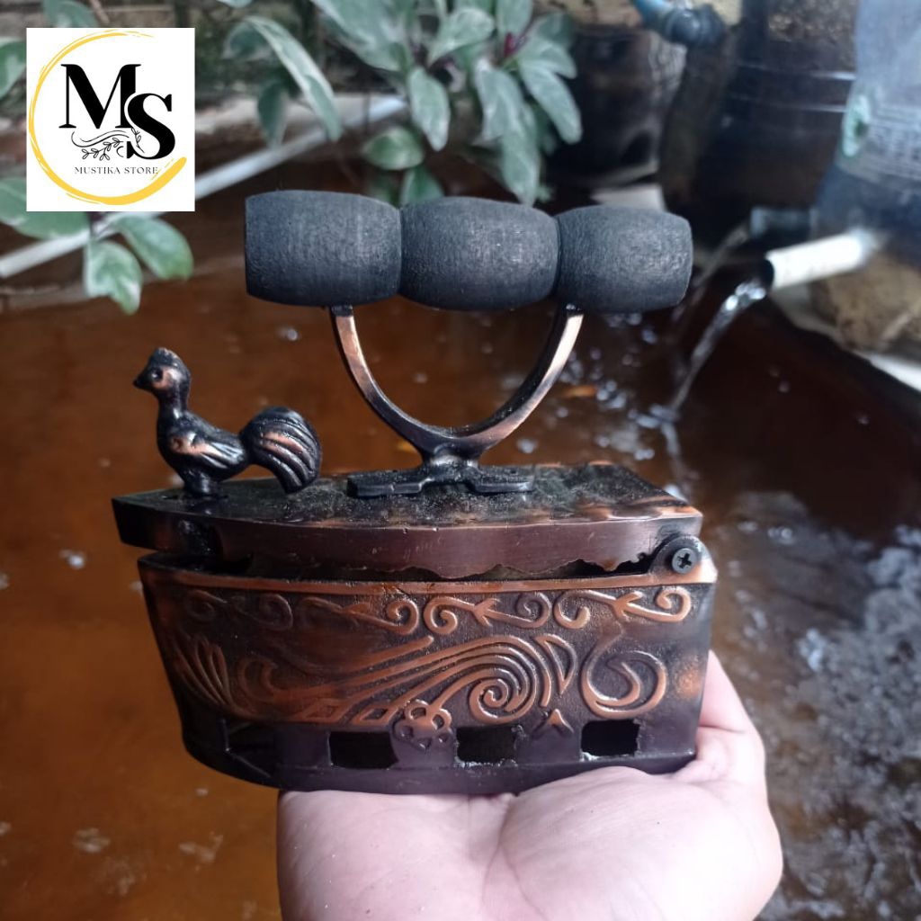 Miniatur Setrika Jago Jadul Kuningan antik