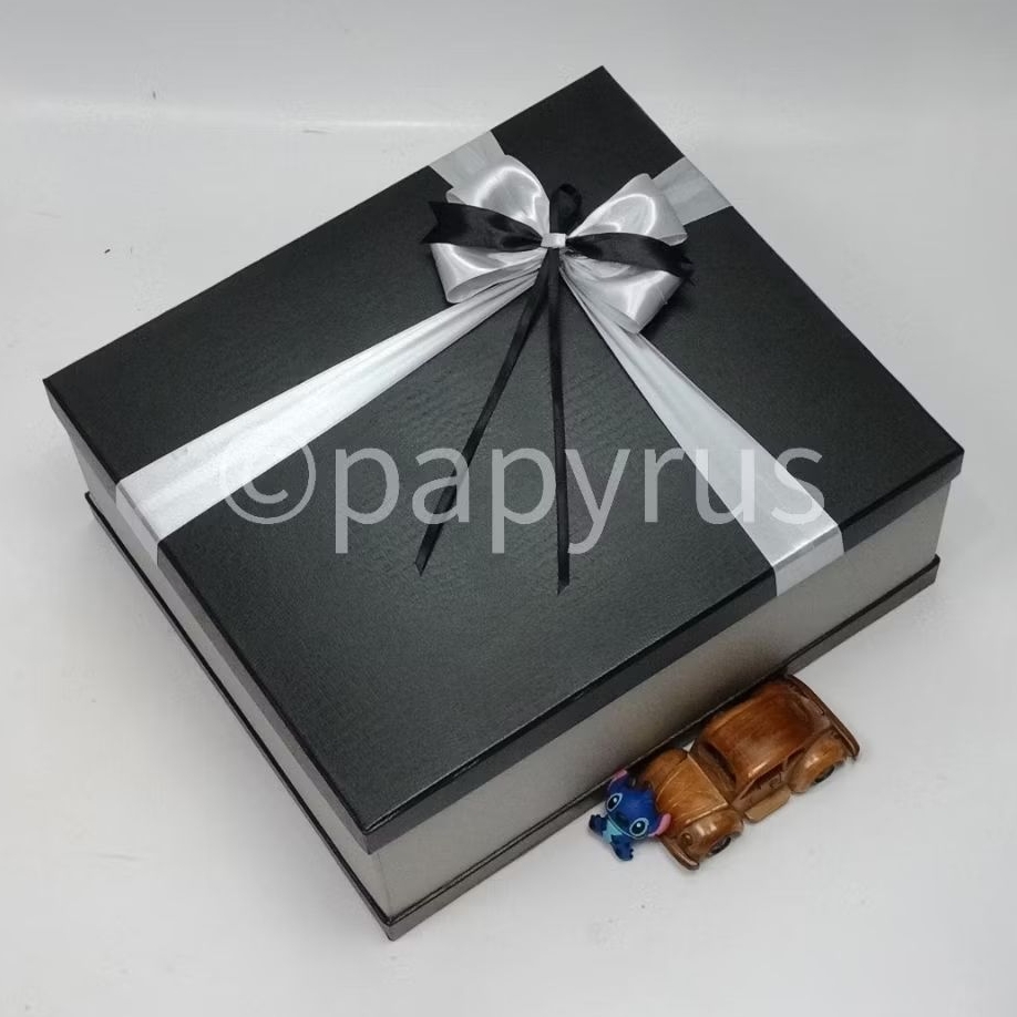 

PAPYRUS Kombinasi 35x40 Tinggi 15cm Kotak Kado Gift Box V1