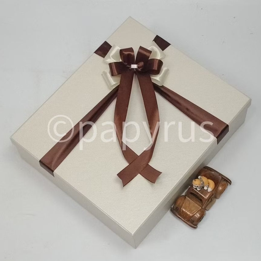 

PAPYRUS 32,5x37,5 Tinggi 10cm Kotak Kado Gift Box V3
