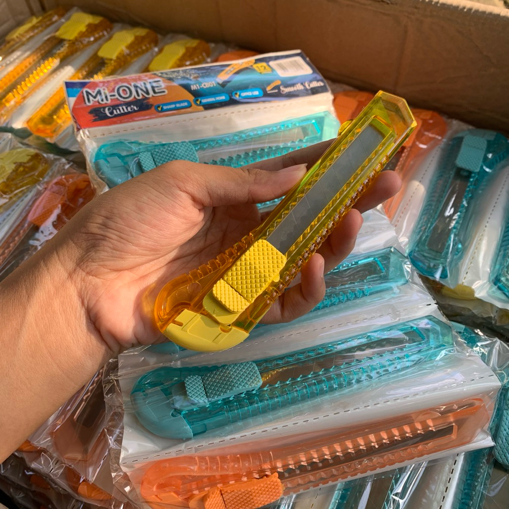 

CUTTER BESAR 1 PACK ISI 12 BIJI | CUTTER POTONG TAJAM