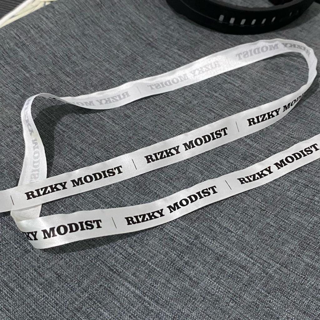 

Label satin, label murah, label baju, label pakaian, label wash, label orginal