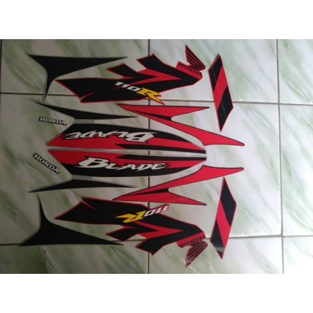 Stiker striping Honda Blade 110r 2009 hitam silver merah