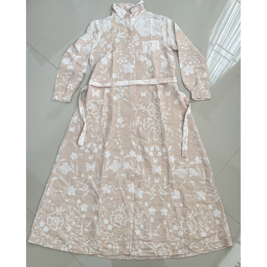 Gamis/ dress hijab warna peach putih
