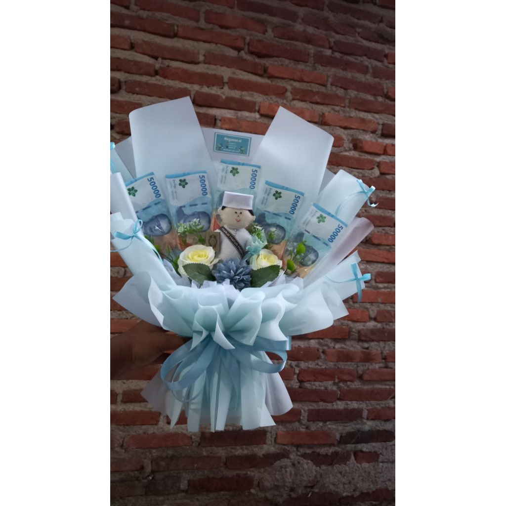 Buket wisuda  Boneka Tahfidz dan Uang
