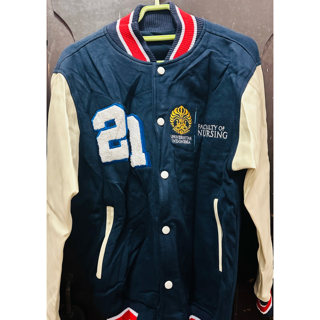 jaket varsity kampus ui