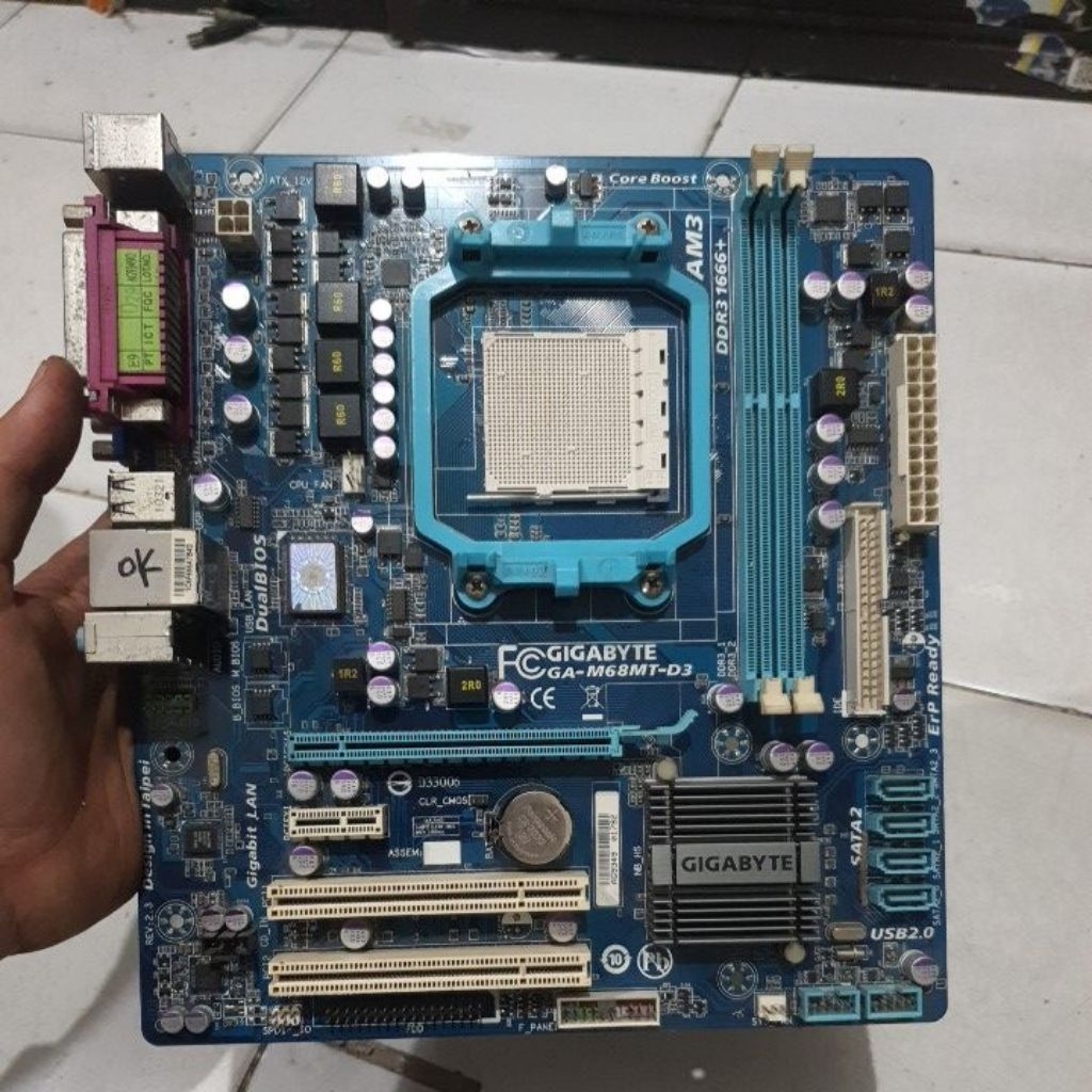 Mobo gigabyte GA-M68MT-D3 socket AM3 ddr3, mobo amd normal tanpa backpanel
