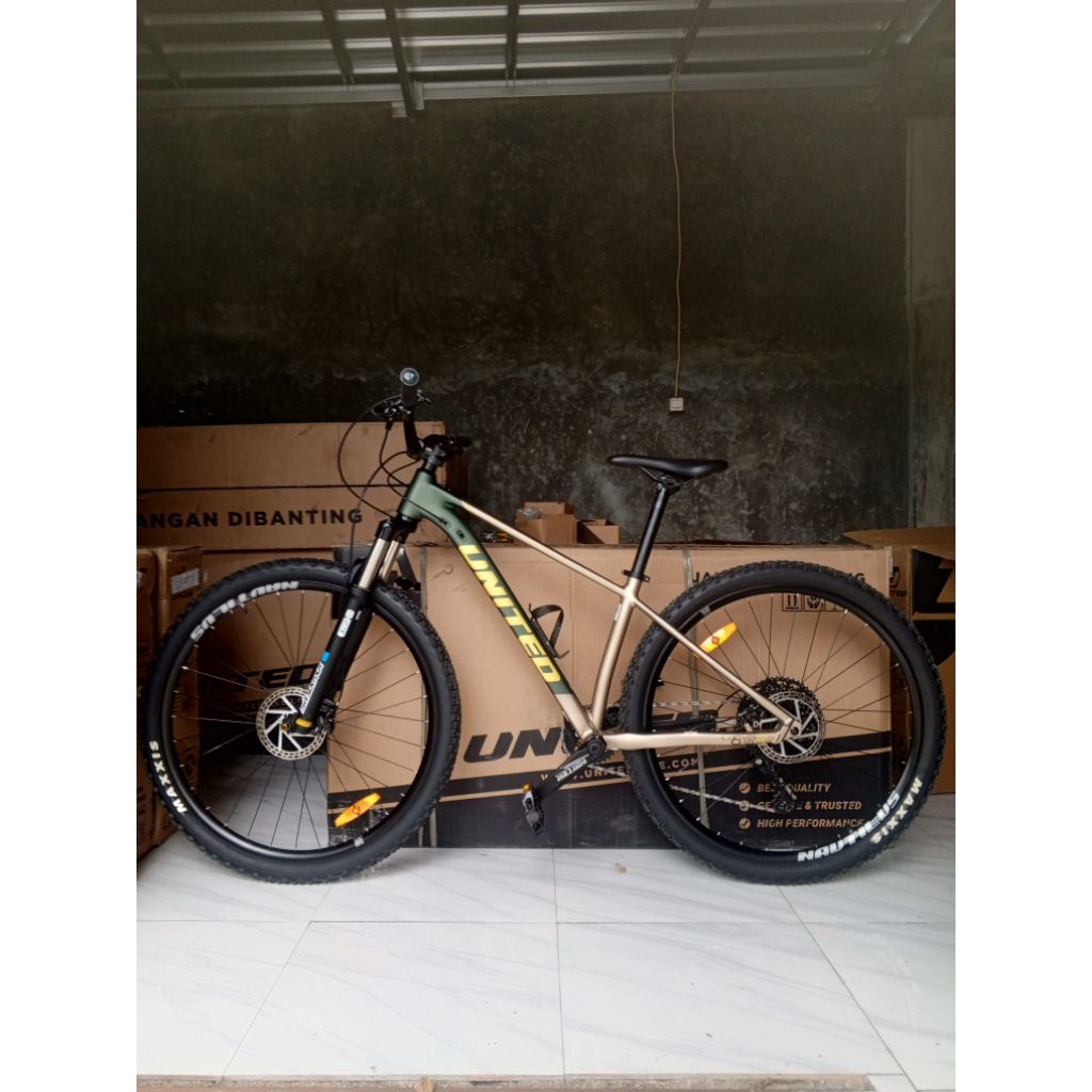 United Clovis 6.10 S/29 er second bagus