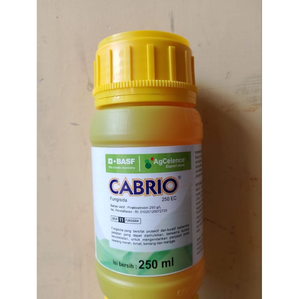 CABRIO 250 EC bahan aktif piraklostrobin 250 ml-fungisida