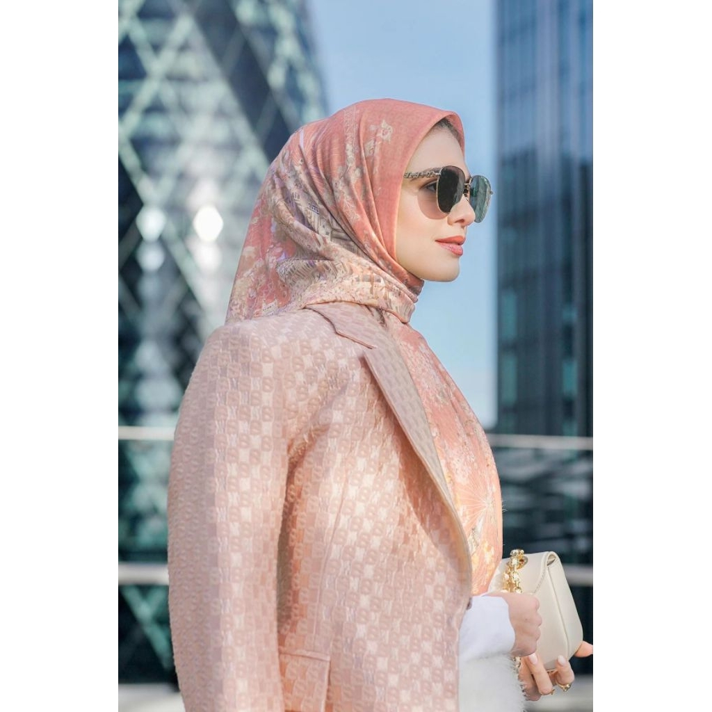 Buttonscarves British 2 Square