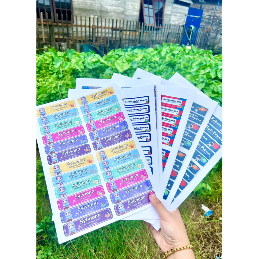 

Stiker / Sticker label nama BUKU / ALAT TULIS ( 1pack isi -+24pcs )