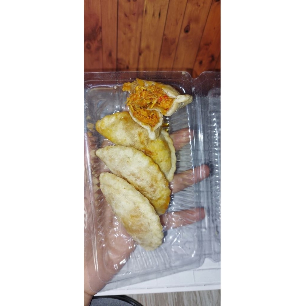 

cireng isi ayam suwir pedas