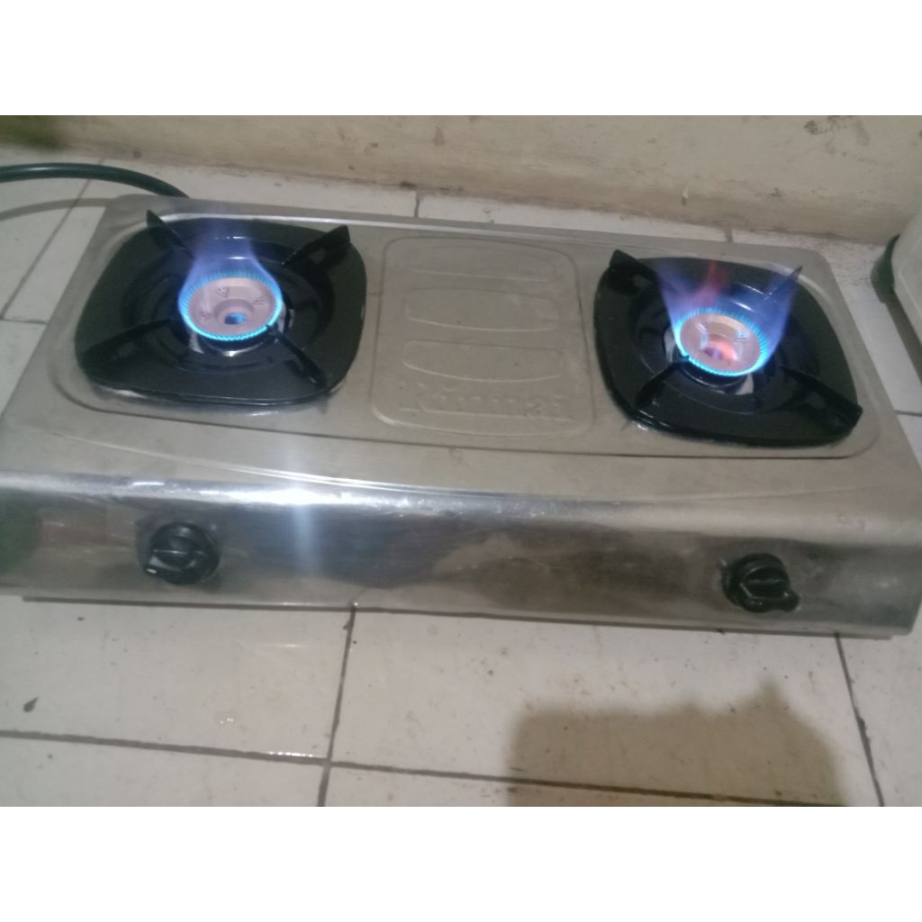 KOMPOR GAS 2 TUNGKU RINAI TIPE(522E) REKOMDISI/BEKAS NORMAL LAYAK PAKAI