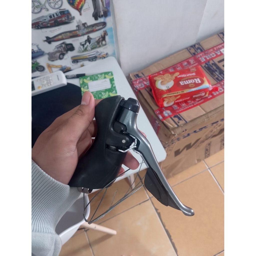 Brifter Claris sepasang (kanan rusak)