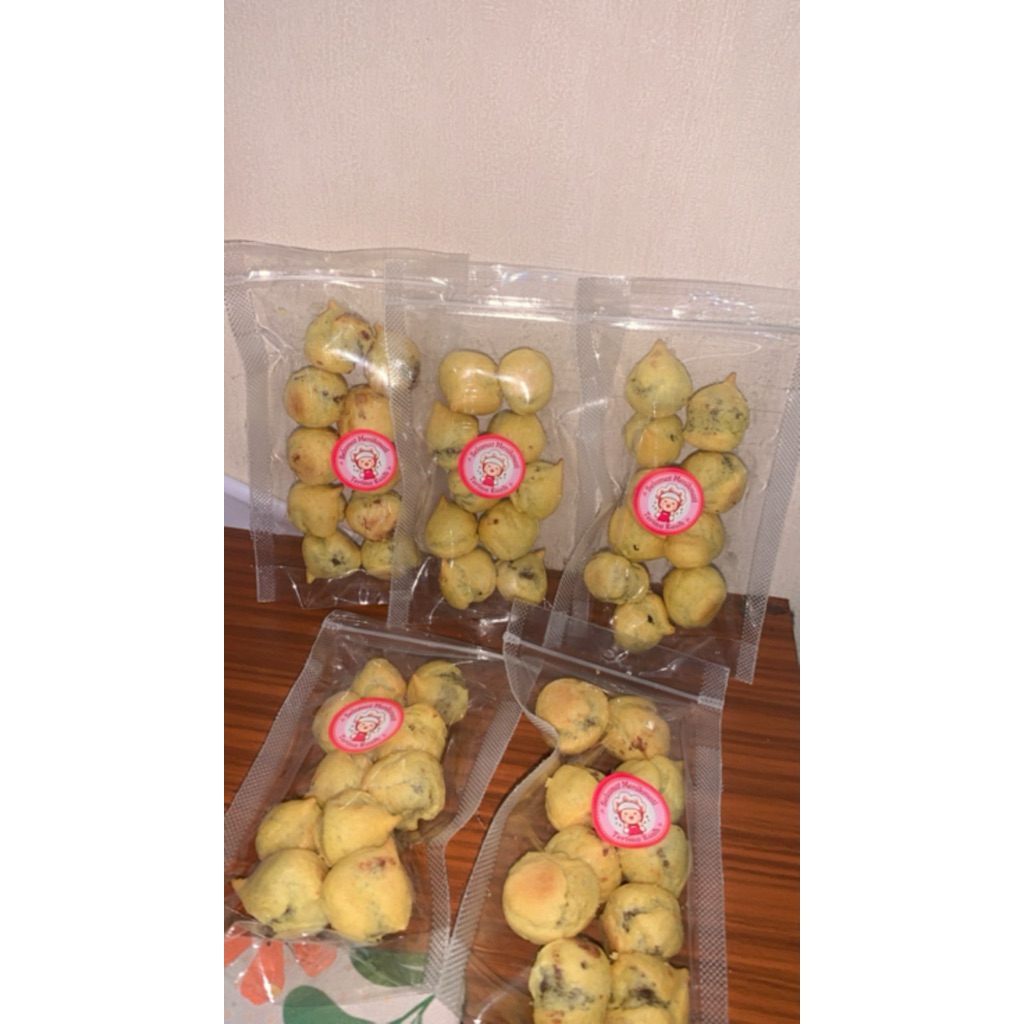 

kue soes kering isi coklat