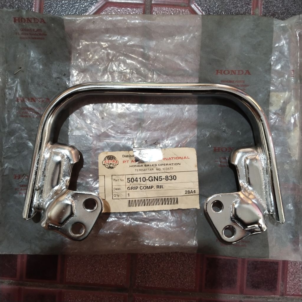 BEHEL BEGEL PEGANGAN JOK ASTREA GRAND BULUS 91/92 ORIGINAL ASTRA INTERNATIONAL